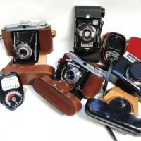 Group lot bellows cameras inc - Voitlander Vito II, Kershaw, Penguin, Agfa Jsolette and 2 light meters - Sold for $130