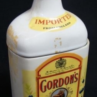 1984 The Silver Crane Company 'Gordon's Dry Gin' 2 piece ceramic advertising water jug - Sold for $37