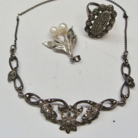 3 x pces Vintage Sterling silver jewelry - oval Marcasite ring, necklace (af) & floral pearl pendant - Sold for $43 - 2017