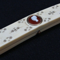 Long narrow Ivory box with inlaid gold decoration & agate cameo - 8cm long - Sold for $199 - 2017