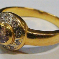 Ladies 18ct ygold ring featuring approx 50 ct cognac diamond surrounded by 10 small diamonds - TW 53 grms - Sold for $571 - 2017