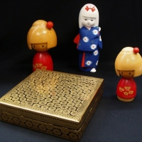 3 x Dolls & a lacquered box incl Japanese Kokeshi dolls - Sold for $27 - 2017