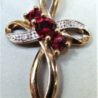 Modern sculpture 9ct ygold cross pendant set with 3 rubies & tiny diamonds - TW12 grms - Sold for $43 - 2017