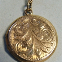 Pretty 9ct rose gold vintage round locket with gplated chain - 32 gms - Sold for $50 - 2017