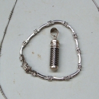 3 pces Silver jewellery - pretty bracelet with white stones, fine solid chain & cylinder container pendant - Sold for $43 - 2017