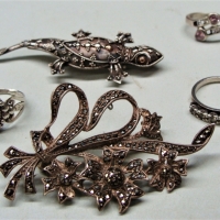 Group lot silver jewellery - large floral Marcasite brooch, silver lizard brooch & 3 x rings - Sold for $43 - 2017