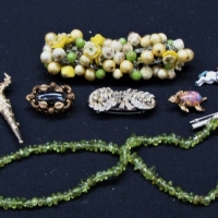 Group lot vintage costume jewellery incl wide 1950's beaded & floral bracelet, diamante double dress clipbrooch, enamel horse rider, turtle, oval gilt - Sold for $50 - 2017