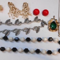 Group lot vintage costume jewellery incl Metal 50s leaf necklace, black & white deco plastic necklace, earrings, cat pendant on chain, green stone gil - Sold for $37 - 2017