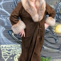Ladies1970s brown 'Planinsek' brown suede coat with fox fur shawl collar & cuffs - Sold for $112 - 2017