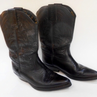 Pair vintage EL ALAMO Black Leather COWBOY BOOTS - new new cond, Tooled design, approx size 8 - Sold for $37 - 2017