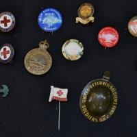 Group of badges incl WW1 Anzac appeals & returned soldiers badges etc - Sold for $25 - 2017