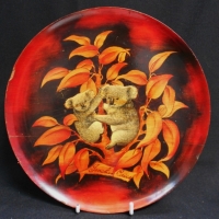 1930s Pokerwork Jenolan Caves plate with pair of Koalas - Sold for $31 - 2017