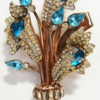 1960s Australian Jewelcrest rhinestone brooch in Gold plated sterling silver by Donald Simpson - Sold for $124 - 2017