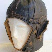 1944 Australian RAAF V219 leather flying helmet - Sold for $99 - 2017