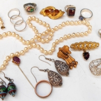 Group lot jewellery incl Silver rings, earrings, pearl necklace, brooches etc - Sold for $56 - 2017