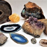 Group lot - Rock & Mineral Specimens - Thunder Eggs, Amethyst, Rock Opal, etc - Sold for $62 - 2018