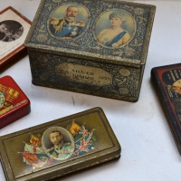 Group of Royalty tins incl 1908 Frys chocolate tin 1953 coronation Oxo tin and - Sold for $56 - 2018