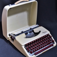 1960's Olympia Splendid 33 portable typewriter with case - beige body with burgundy keys - Sold for $37 - 2018