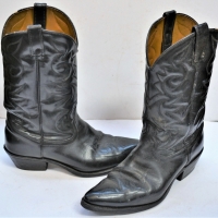 Pair of vintage men's Black leather size 9 12 cowboy boots - Made in USA - Sold for $31 - 2018