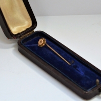 2 x Items pinchbeck hat pin & C1900 9ct Gold tie pin in leather case - Sold for $31 - 2018