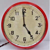Vintage Metamec Electric red bakelite wall clock - crack to glass - Sold for $112 - 2018