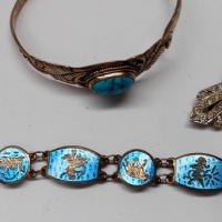 Group lot vintage jewellery incl, Blue enamel Siam silver bracelet, silver cloisonn turtle pendant, silver turquoise bangle, 1930s diamante dress clip - Sold for $25 - 2018