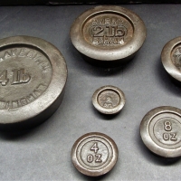 Set of vintage Avery, Birmingham weights 4lb - 2oz - Sold for $25 - 2018