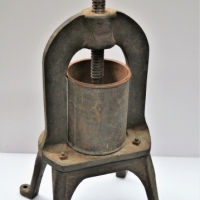 c1900 cast iron industrial food  juice press - Sold for $87 - 2018