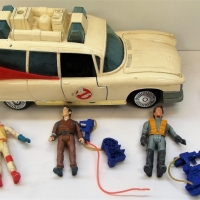 1984 Ghostbuster Ecto1 Car with 5 figurines plus ghost - Sold for $118 - 2018
