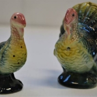 Pair Vintage Australian Pottery - Darbyshire 'Turkey' - salt and pepper shakers - Sold for $25 - 2018