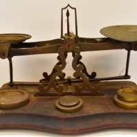 Set of brass Victorian beam balance scales with weights - Sold for $62 - 2018