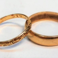 2 x Gents 9ct Gold wedding rings - TW approx  7grm - Sold for $112 - 2018