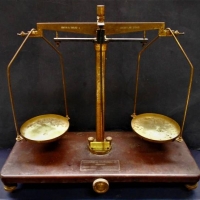 Set of beam balance scales with Bakelite base - Sold for $137 - 2018