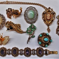 Box lot vintage costume jewellery incl Gilt gemstone peacock & exotic bird brooches, 60s brooches, 40s filigree brooch, gilt bracelet with purples sto - Sold for $50 - 2018