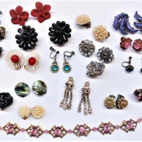 Group lot 1950s+ costume jewellery incl Approx 20 pair earrings, plastic, beaded, diamante, pawa, Rhinestone bracelet etc - Sold for $50 - 2018