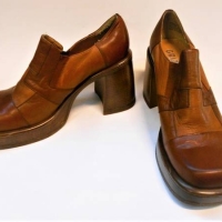 Pair guys  1970s 'Grizzly' brown leather platform shoes - square toe, gc - Sold for $37 - 2018