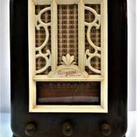 19367 Australian Airzone Radio Star valve radio in Brown Bakelite case with white fretwork model 52c - Sold for $273 - 2018