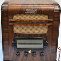 1939 Australian AWA model 51G Valve radio in wooden case with Victoria police presentation plate to Inspector  C H Docking - Sold for $137 - 2018
