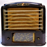 1948 Australian Chieftain Gem Bakelite valve radio in Brown Bakelite case - Sold for $112 - 2018