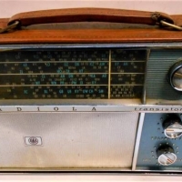 1968 Australian Radiola Transistor 8 B65 radio in leather case - Sold for $37 - 2018