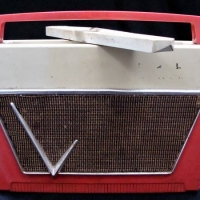 Retro  Admiral Rotascope antenna transistor radio - red and white, stylish shape - Sold for $37 - 2018