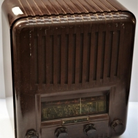 1930s Healing Golden Voice  Valve radio in Bakelite cars - Sold for $112 - 2018