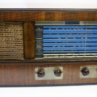 1946s Australian AWA Radiola Valve radio R35 607T in Walnut case - Sold for $75 - 2018