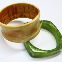 2 x vintage Bangles - wide Cream mottle Bakelite and square green mottled Lucite - Sold for $25 - 2018