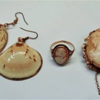 Group lot shell jewellery - vintage 9ct ygold cameo rings, 9ct lined cameo brooch & pair shell earrings - Sold for $87 - 2018