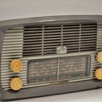 HMV Grey lLittle Nipper Valve Radio - Sold for $43 - 2018