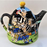 1990s Travis Storti illustrated and signed Australian pottery with Comic Scene Of Magpies Vs Eagle football game - Sold for $37 - 2018