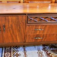 Mid-Century Modern John Grimes walnut veneer sideboard - 152cm - Sold for $99 - 2018