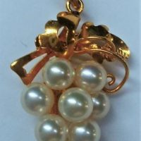 Ladies ygold pendant marked 850 - pearls with leaves in grape shape - - Sold for $62 - 2018