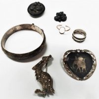 Small box jewellery incl Stork marcasite brooch, ring, Siam silver heart Brooch and bangle, carved jet, 9ct scrap ring etc - Sold for $50 - 2018